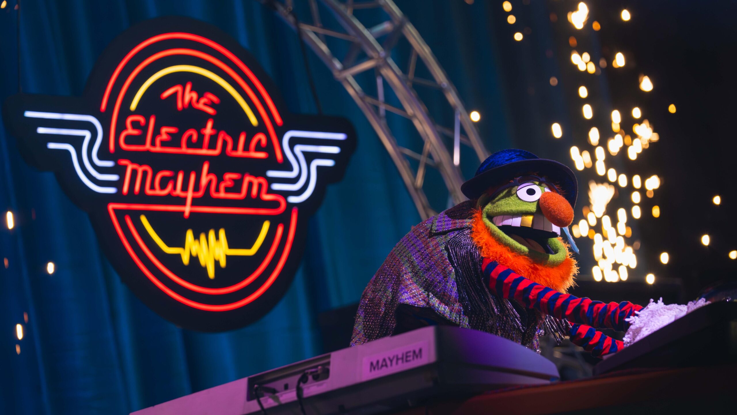 The Electric Mayhem performs "Can You Picture That?" on Rock 'n' Roller Coaster Starring The Muppets
